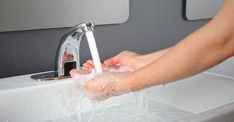 Víztakarékosság elektronikus szerelvényekkel