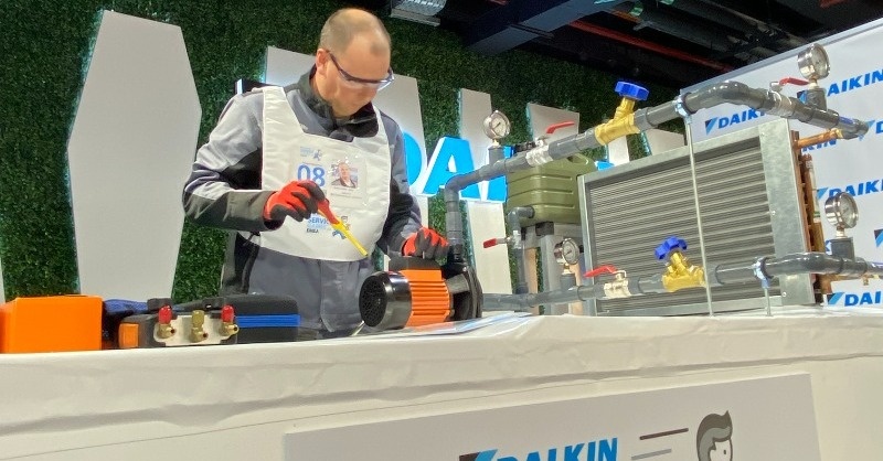 Magyar klímaszerelő a világ élvonalában