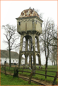 3. kép: A Beremend idamajori uradalom négy pilléres „lépegető” típusú víztornya. Fotó: Molnár Ernő