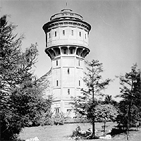 5. kép: A Zielinski Szilárd tervezte első hazai vasbeton víztorony a X. ker. Ihász utcában állt 1968 végéig. Archív fotó