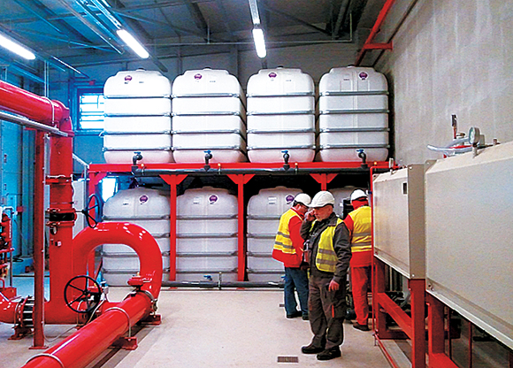 1. kép A habtartályok a szivattyúgépházban.